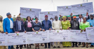 Oyebanji Presents N42 Million Cash Prizes To 82 Deserving Workers