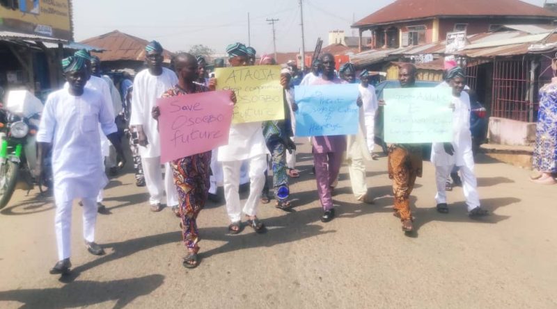 Osogbo Royal Families, Indigenes Protest Abuse Of Power By Ataoja